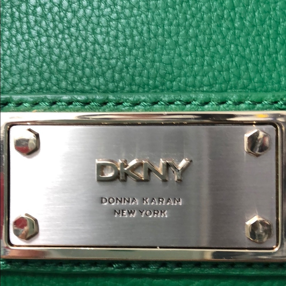 DKNY LEATHER HANDBAG